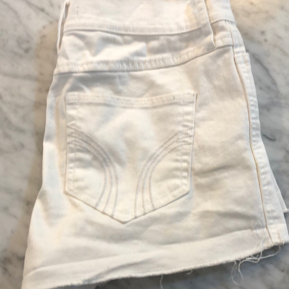 Hollister White Jean Shorts - Picture 4 of 6